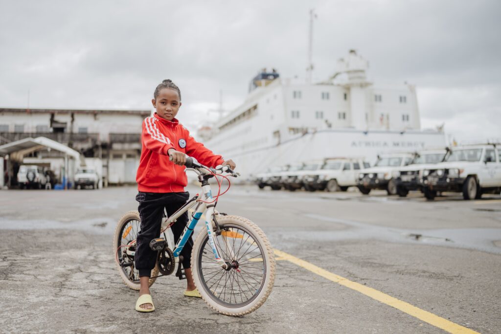Annica, uma menina de 9 anos com grande espírito, sonha em se tornar professora, apesar das dificuldades enfrentadas após um acidente de infância.
