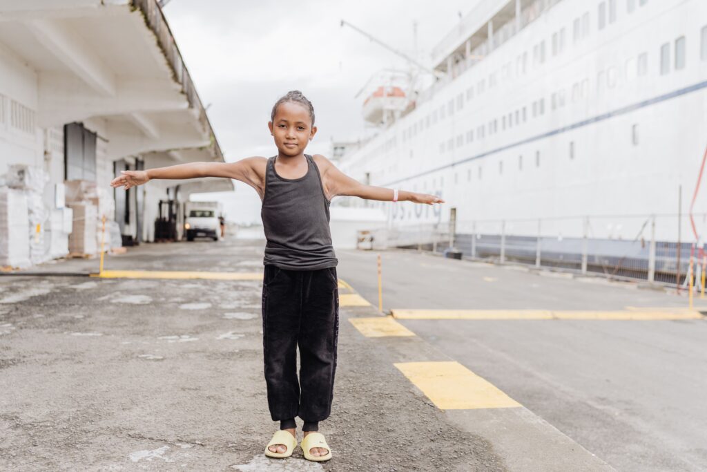 Annica, uma menina de 9 anos com grande espírito, sonha em se tornar professora, apesar das dificuldades enfrentadas após um acidente de infância.